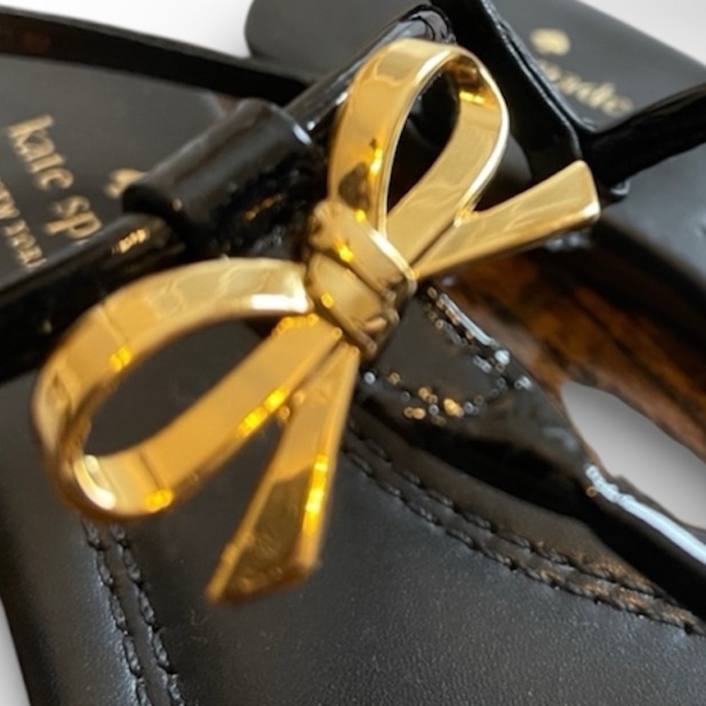 Kate Spade Preppy Black Patent leather Sandals with Gold Metal Bows Size 8 - Picture 5 of 16